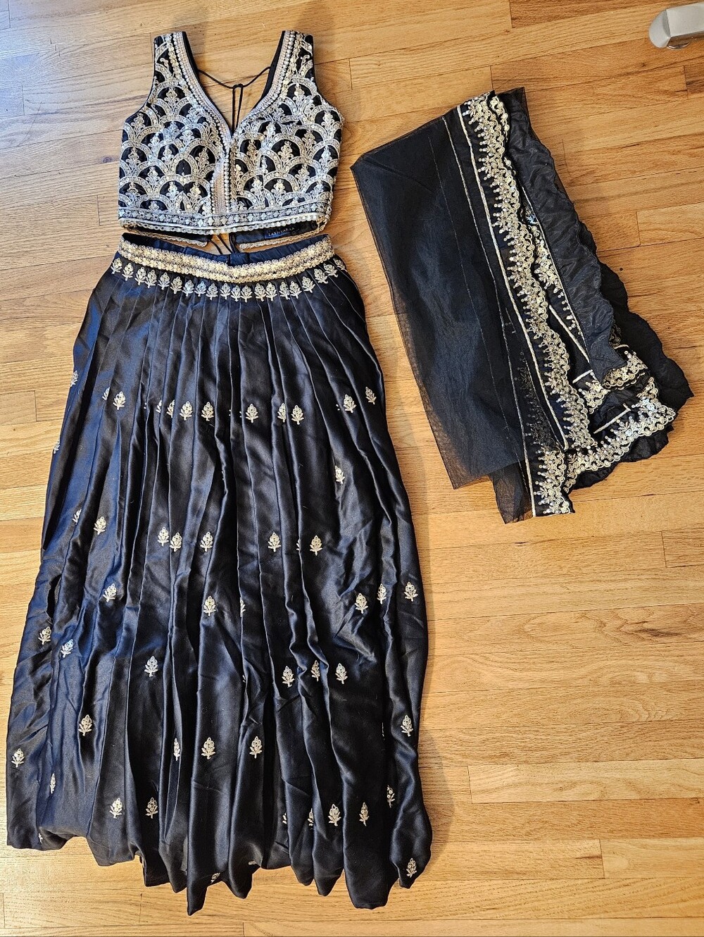 Black Lashkaraa Lehenga, Small, Only Worn Once - Picture 5 of 8